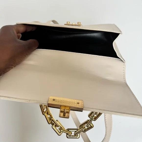 Beige Croc Shoulder Bag with gold hardware - Picture 8 of 10